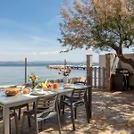 Villa Le Cigalou, Authentique Cabanon De Pecheur En Bord De Avec Sa Terrasse Spacieuse Et Amenagee *