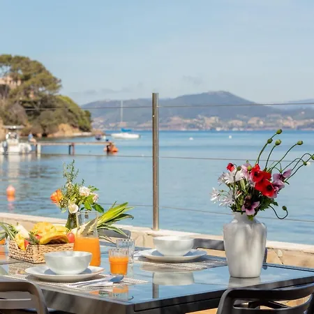 Le Cigalou, Authentique Cabanon De Pecheur En Bord De Avec Sa Terrasse Spacieuse Et Amenagee *