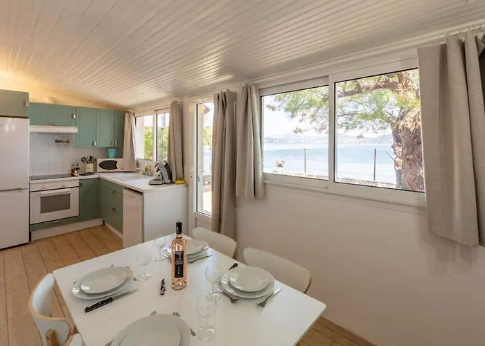 Le Cigalou, Authentique Cabanon De Pecheur En Bord De Avec Sa Terrasse Spacieuse Et Amenagee *