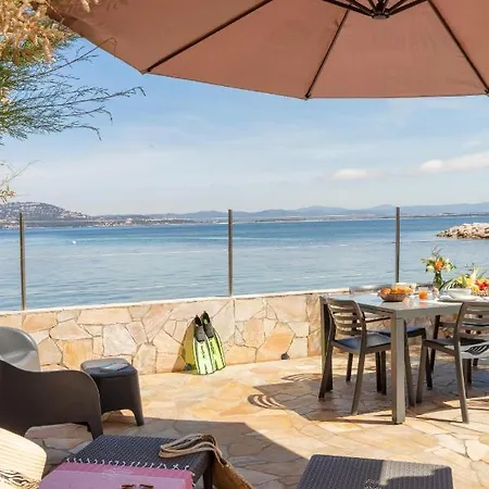 Le Cigalou, Authentique Cabanon De Pecheur En Bord De Avec Sa Terrasse Spacieuse Et Amenagee Hyeres