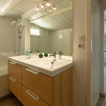 Le Cigalou, Authentique Cabanon De Pêcheur En Bord De Avec Sa Terrasse Spacieuse Et Aménagée *