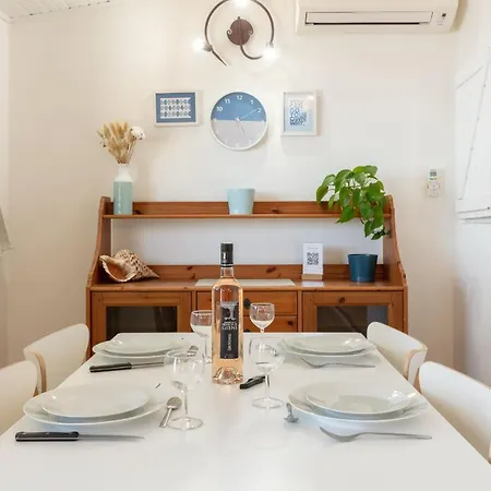 Villa Le Cigalou, Authentique Cabanon De Pêcheur En Bord De Avec Sa Terrasse Spacieuse Et Aménagée