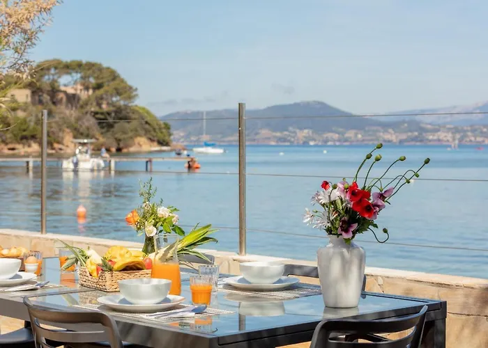 Le Cigalou, Authentique Cabanon De Pecheur En Bord De Avec Sa Terrasse Spacieuse Et Amenagee *