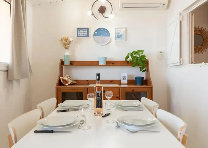 Villa Le Cigalou, Authentique Cabanon De Pêcheur En Bord De Avec Sa Terrasse Spacieuse Et Aménagée