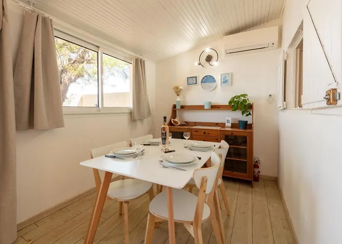 Le Cigalou, Authentique Cabanon De Pêcheur En Bord De Avec Sa Terrasse Spacieuse Et Aménagée * Hyères