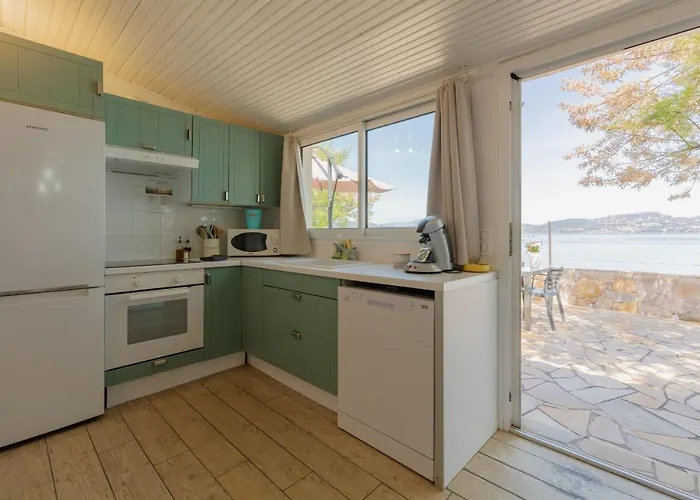 Le Cigalou, Authentique Cabanon De Pecheur En Bord De Avec Sa Terrasse Spacieuse Et Amenagee