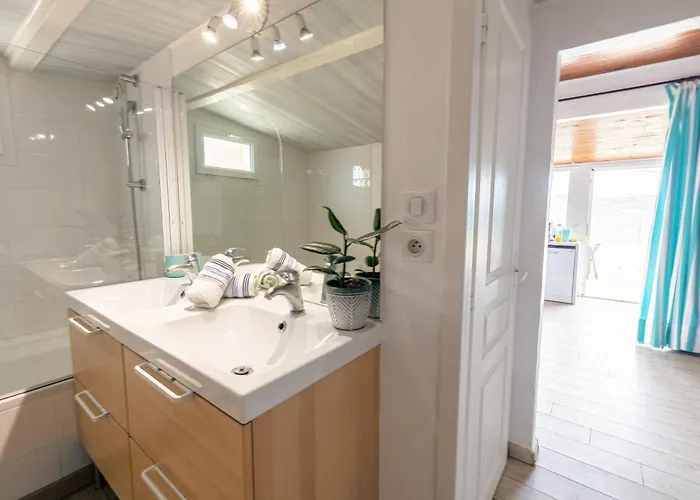 Le Cigalou, Authentique Cabanon De Pêcheur En Bord De Avec Sa Terrasse Spacieuse Et Aménagée Villa Hyères